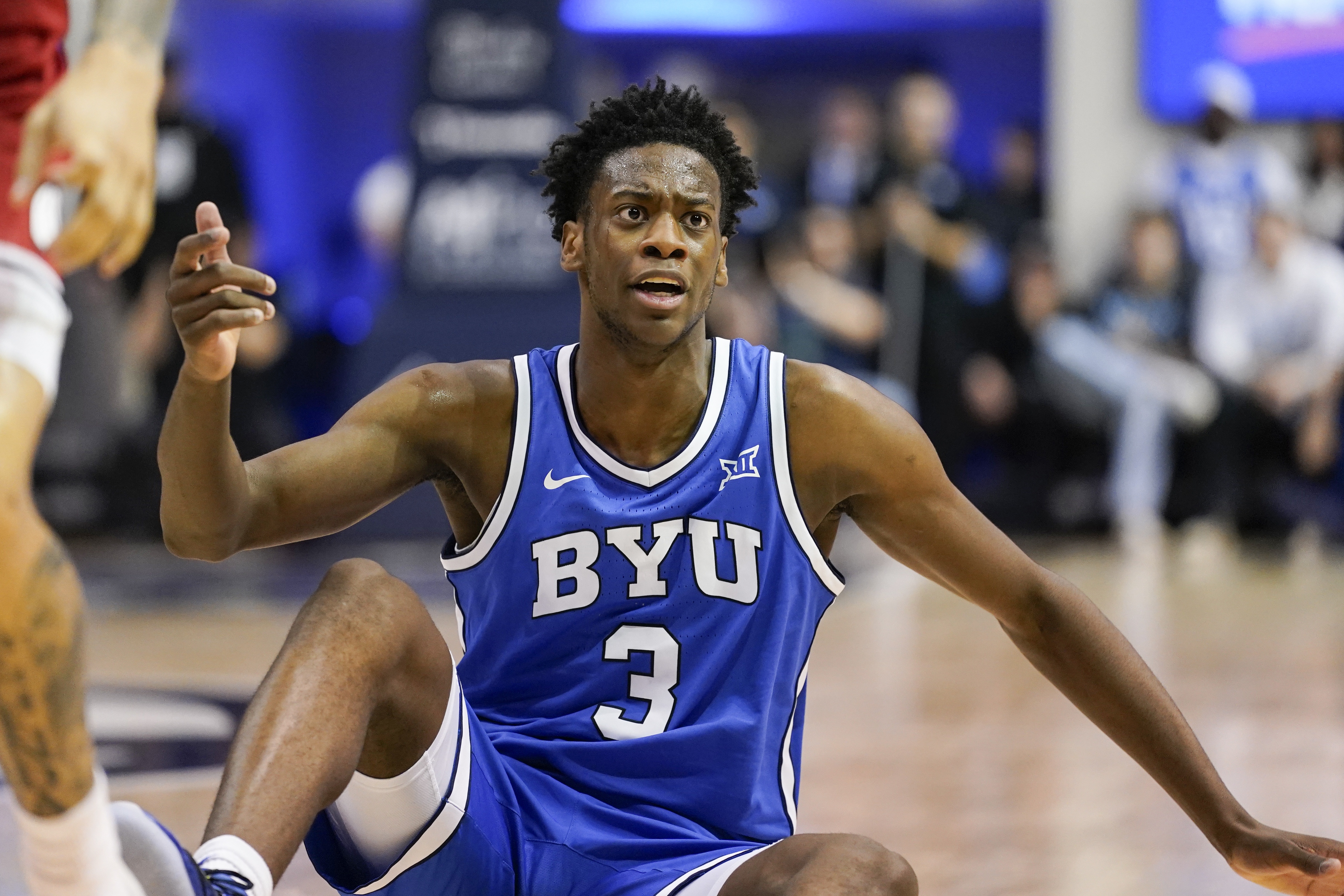 开云官方网站首页-状元最大热门可能不参选？AJ·迪班萨：妈妈希望我先拿到学位